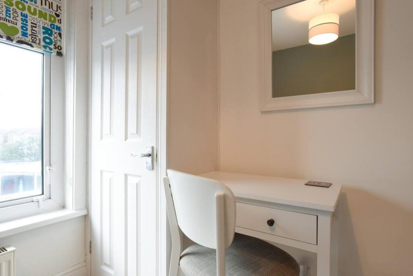 Air Maison - Stylish 2 Bedroom - Short Walk To Southsea Portsmouth Bagian luar foto